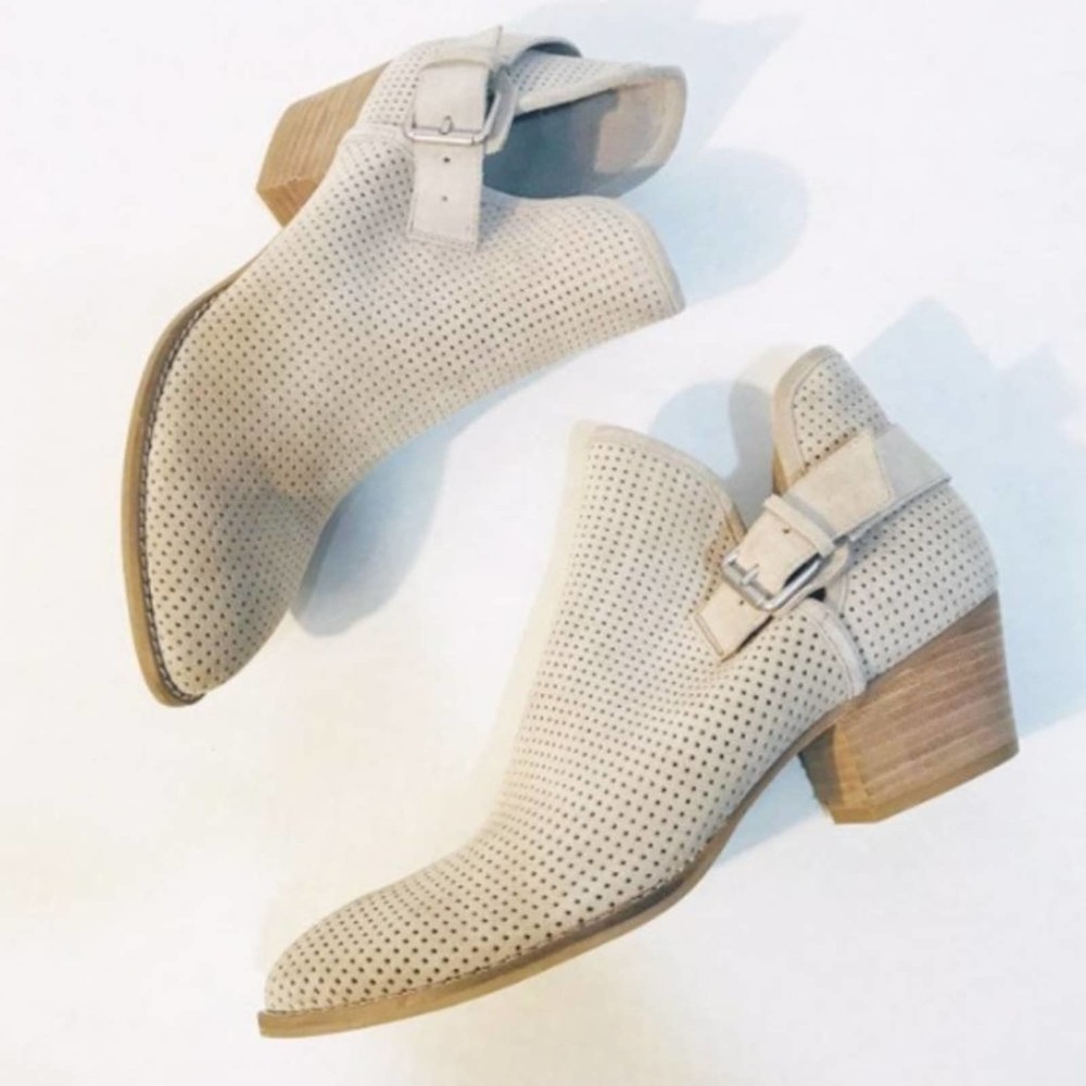 Dolce Vita Simon Perforated Suede Buckle Strap Ankle Boot Tan Size 8